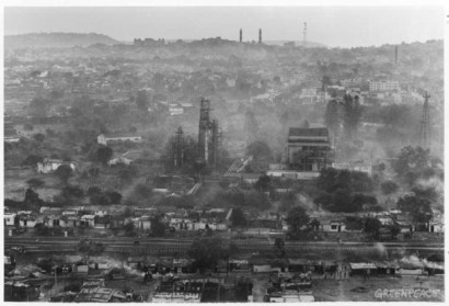 picture 66. View of abandoned Union Carbide plant, Bhopal 2001 picture 65. View of abandoned Union Carbide plant, Bhopal 2001 picture 65. View of abandoned Union Carbide plant, Bhopal 2001